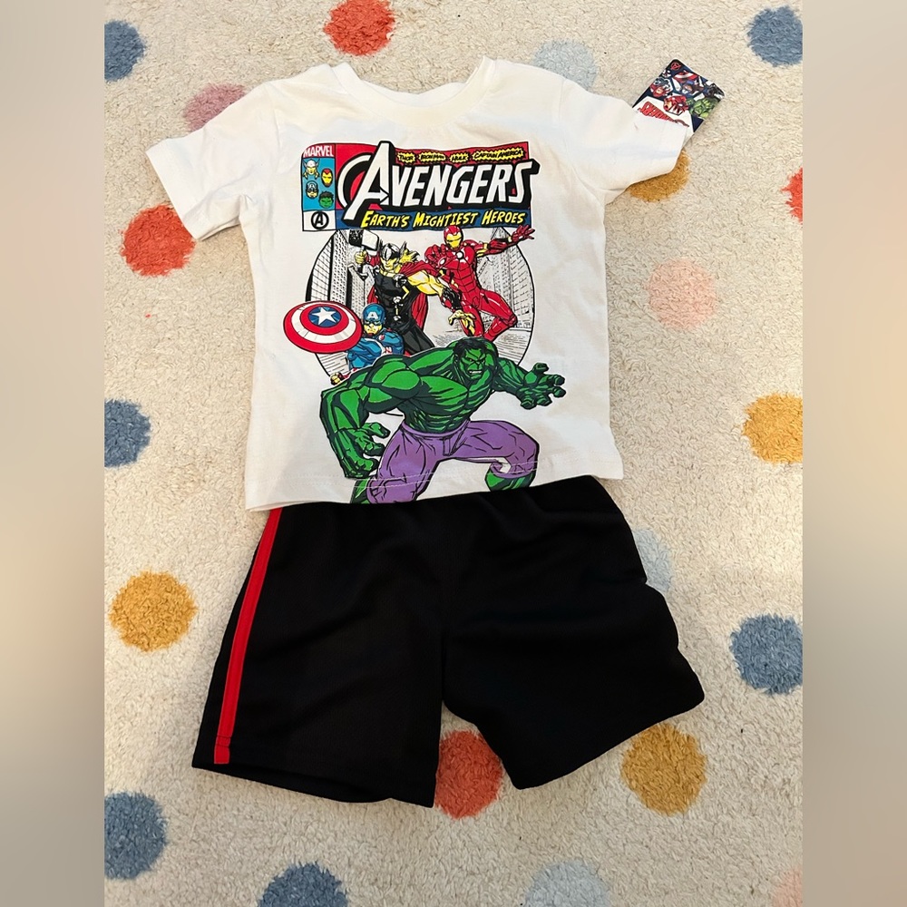 Toddler boys Marvel tshirt and shorts set. Size 2T